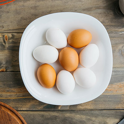 White Eggs and Brown Eggs: Nutritional Values, Benefits and Side Effects